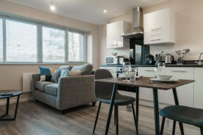 Modern Manchester Apartment, Free Parking For Two, Smart TVs, Central Location
